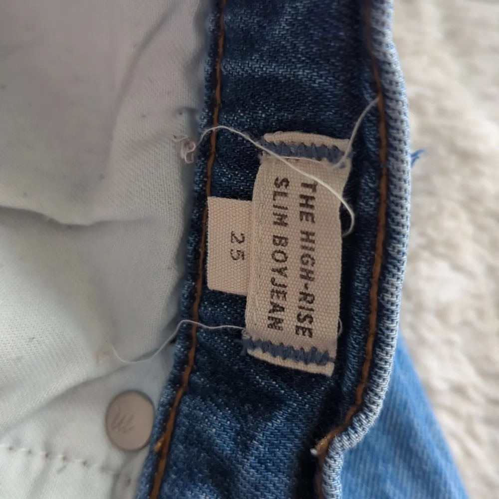 Madewell Distressed The High Rise Slim Boyfriend Raw Hem Blue Jean Size 25 - Picture 3 of 7